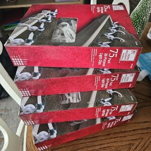•Holiday Time Red 75-Pack Light Clips